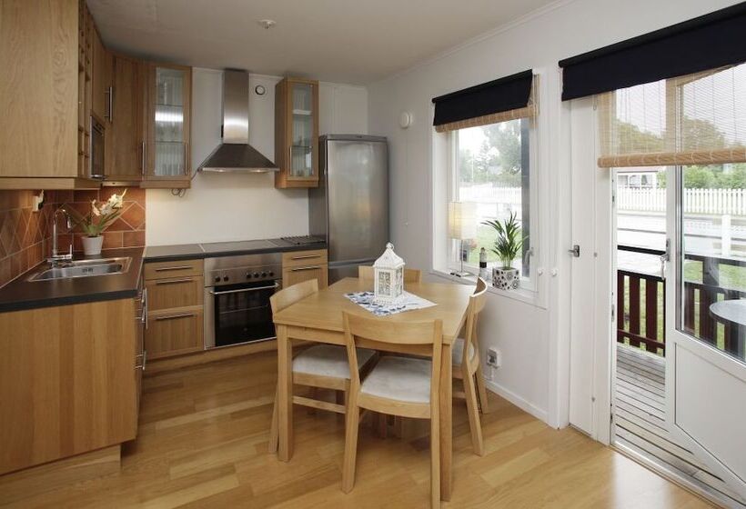 هتل Byxelkroks Marina Sea Resort