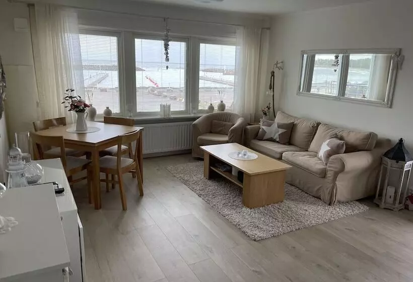 هتل Byxelkroks Marina Sea Resort