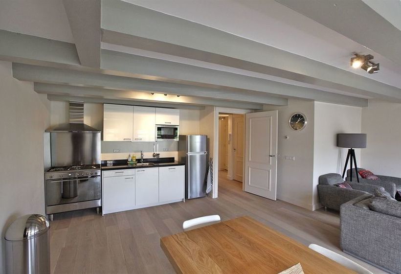 Отель Cityden Canal Area