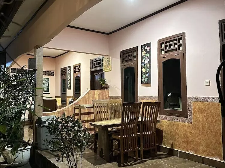 هتل Jamess Bungalow