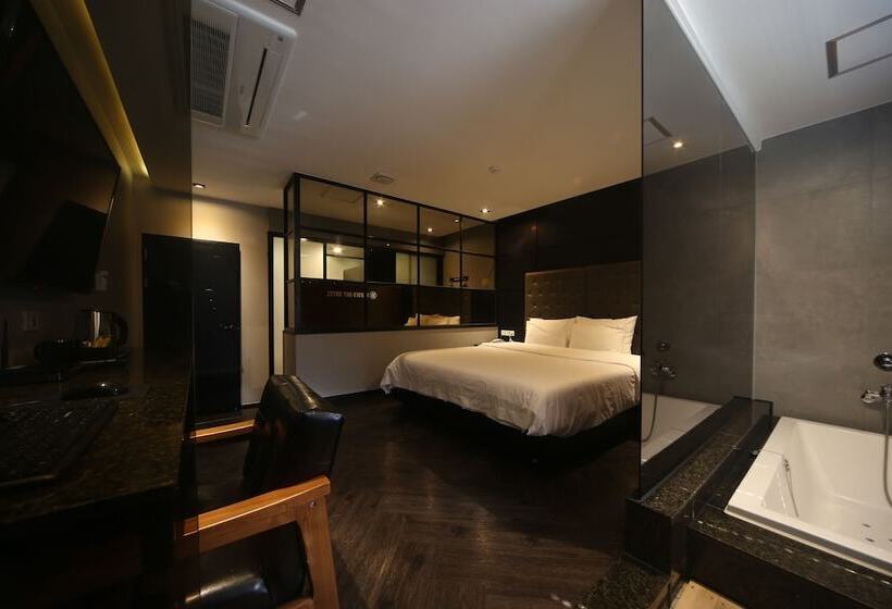 هتل Beomil Brown Dot