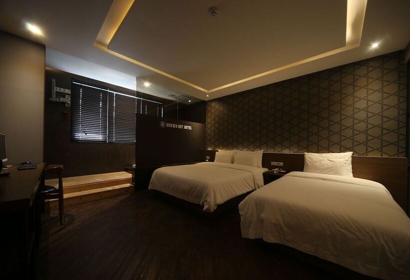 هتل Beomil Brown Dot