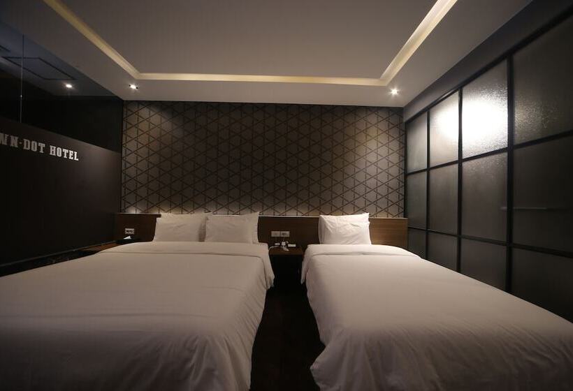 هتل Beomil Brown Dot