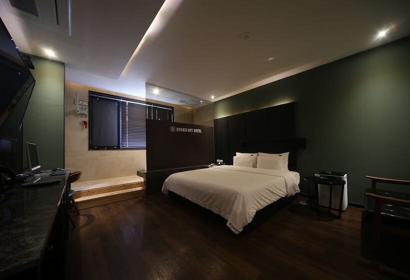 هتل Beomil Brown Dot