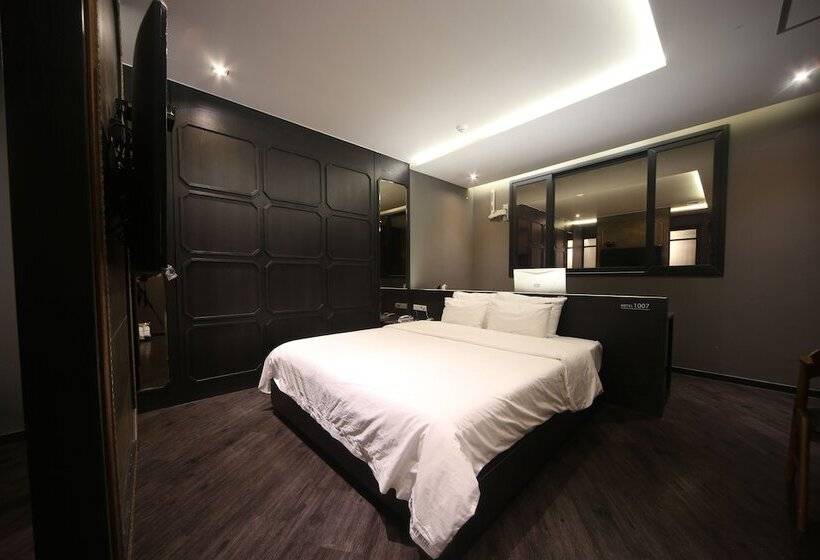 هتل Beomil Brown Dot