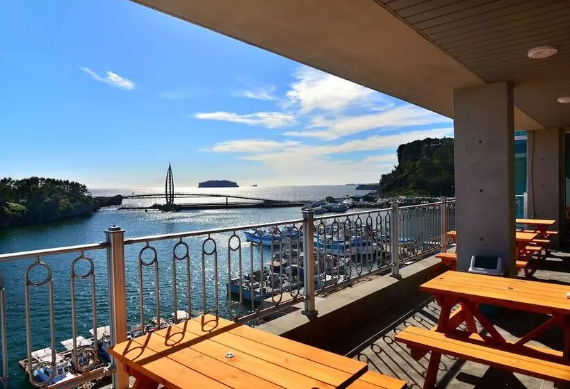 Retkeilymaja Seom Guesthouse