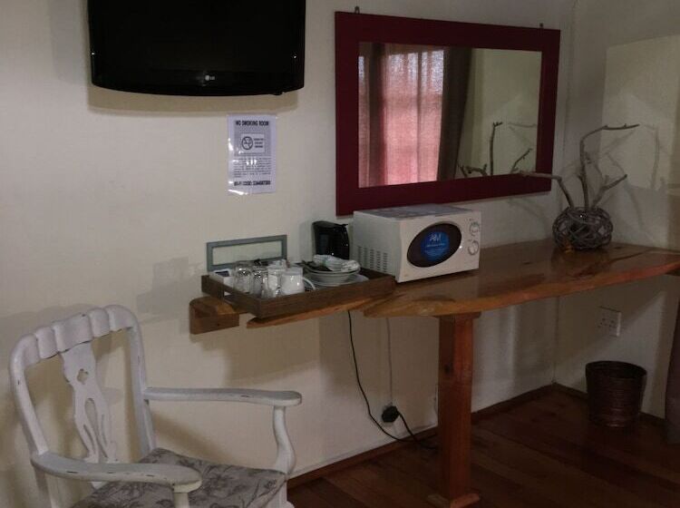 The Birdhouse Bed & Breakfast #no Loadshedding #solar Energy