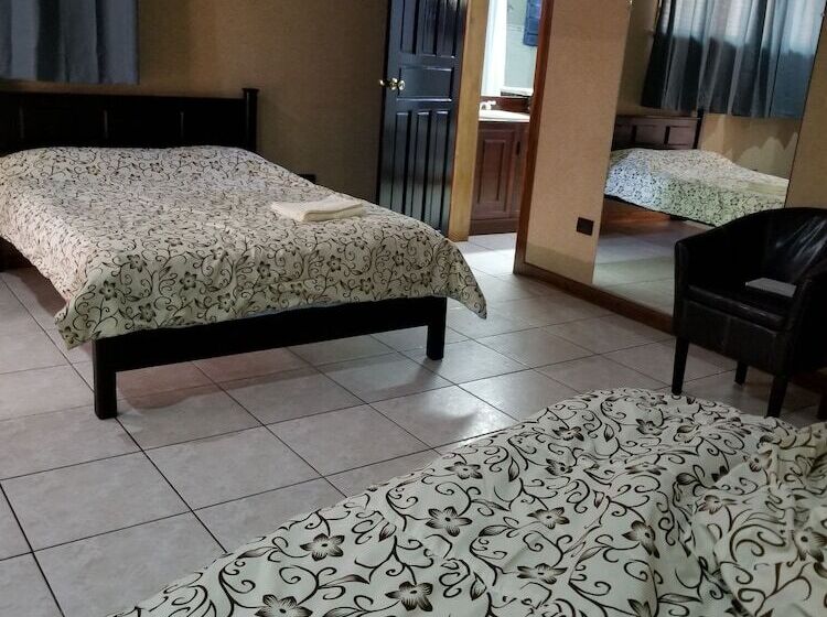 فندق صغير Monte Campana Escazu