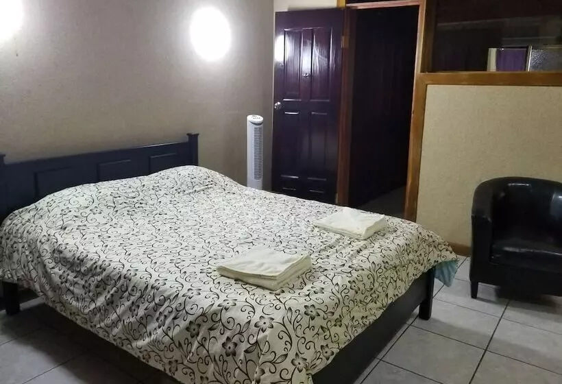 ユースホステル Monte Campana Escazu