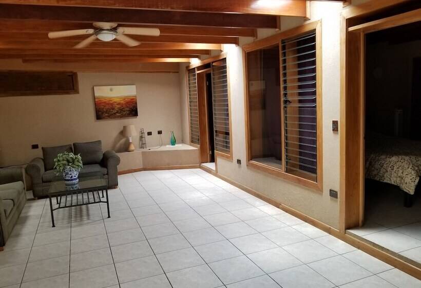 فندق صغير Monte Campana Escazu