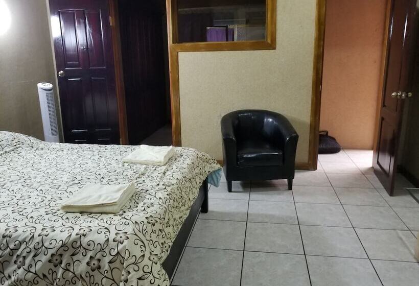 فندق صغير Monte Campana Escazu