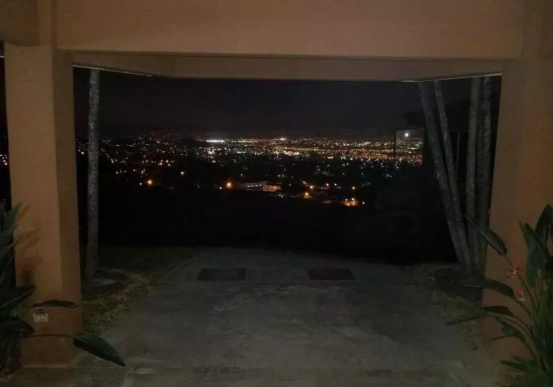 ユースホステル Monte Campana Escazu