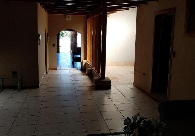 فندق صغير Monte Campana Escazu