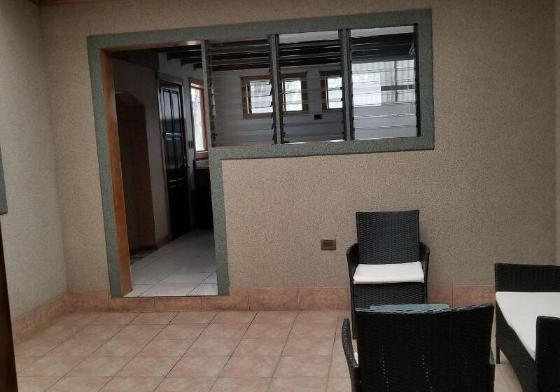 فندق صغير Monte Campana Escazu