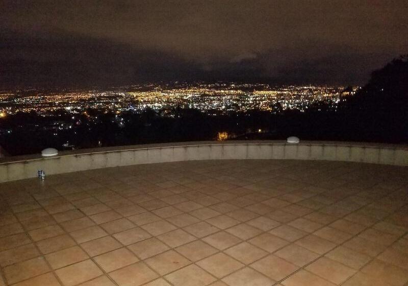 فندق صغير Monte Campana Escazu