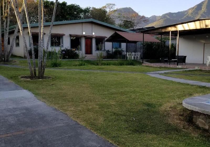 فندق صغير Monte Campana Escazu