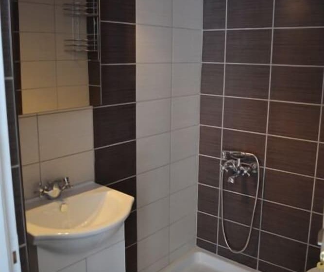 Alexandros Apartments