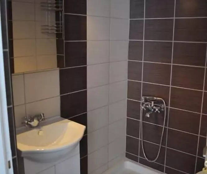 Alexandros Apartments