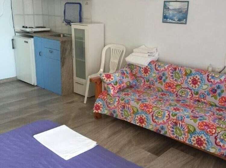 Alexandros Apartments