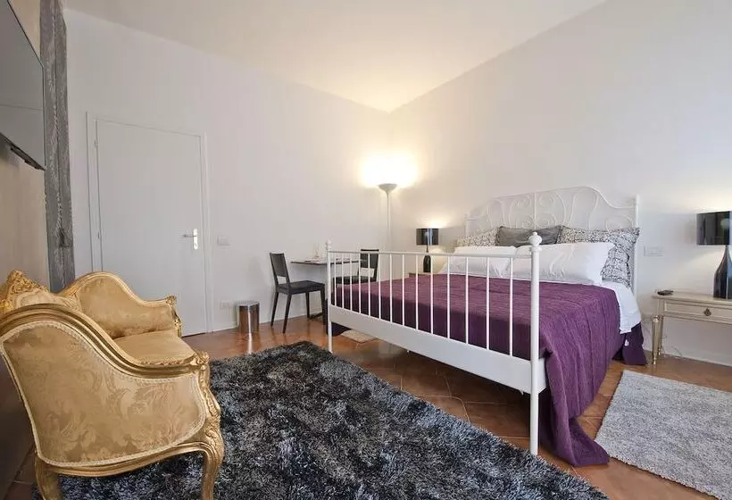 تختخواب و صبحانه Verona Maison
