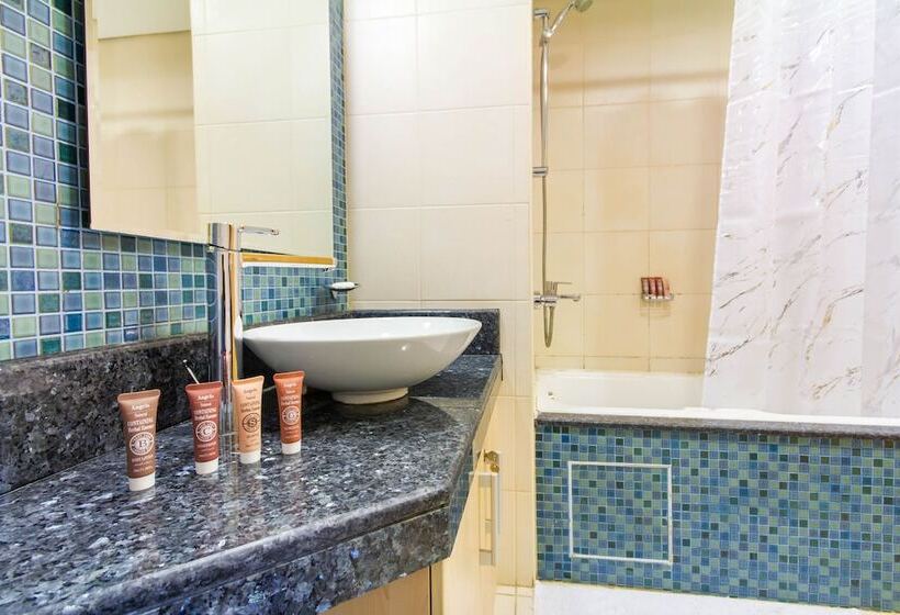 Bespoke Residences Shoreline Al Haseer