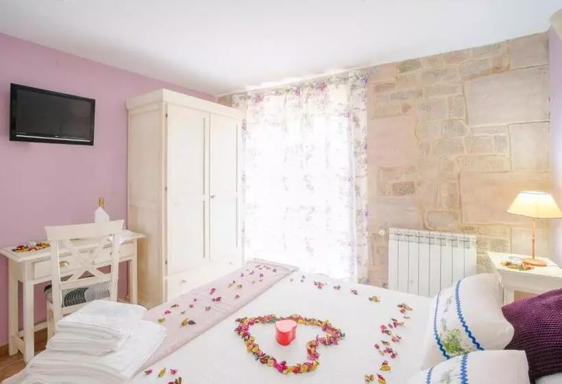 مسافرخانه Posada Las Tres Mentiras De Santillana Del Mar