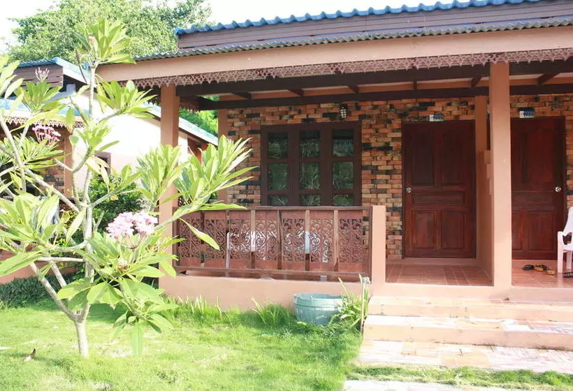 هتل Andaman Beach Resort Lipe