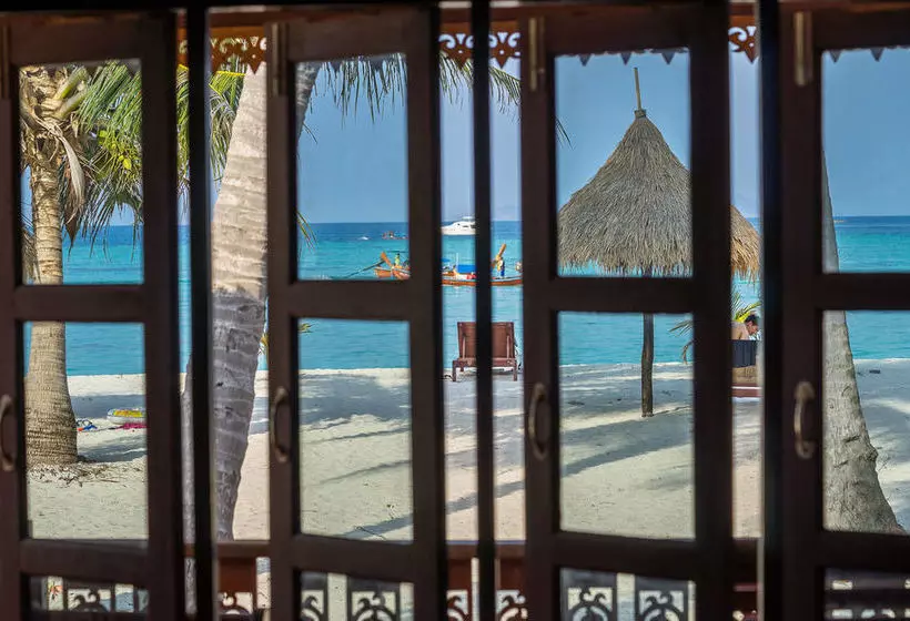 هتل Andaman Beach Resort Lipe