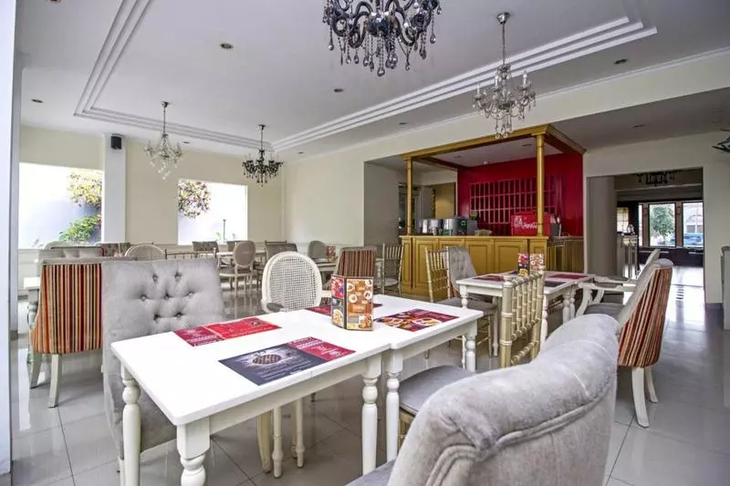 ホテル Residences By Reddoorz Near Rumah Mode