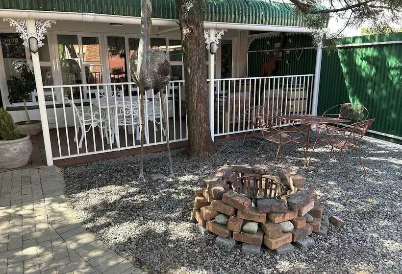 ペンション The Solomon Guest House