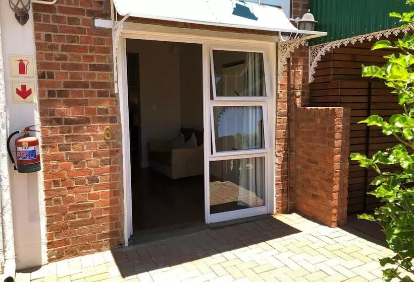 ペンション The Solomon Guest House