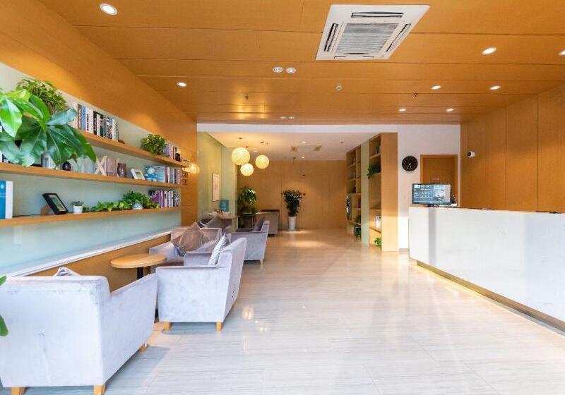 בית מלון כפרי Hanting  Shanghai Luoshan Road Metro Station