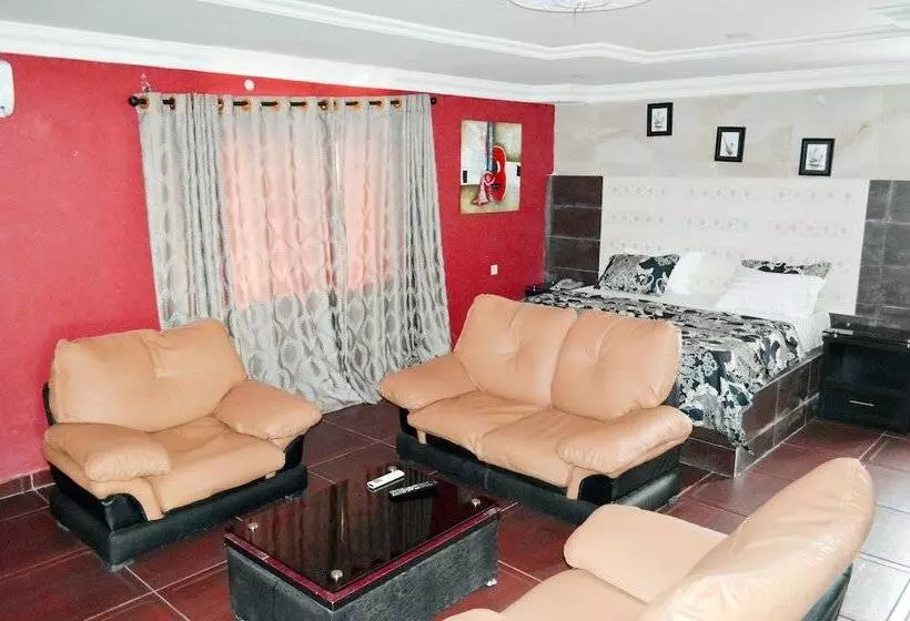 هتل Inglesias Suites