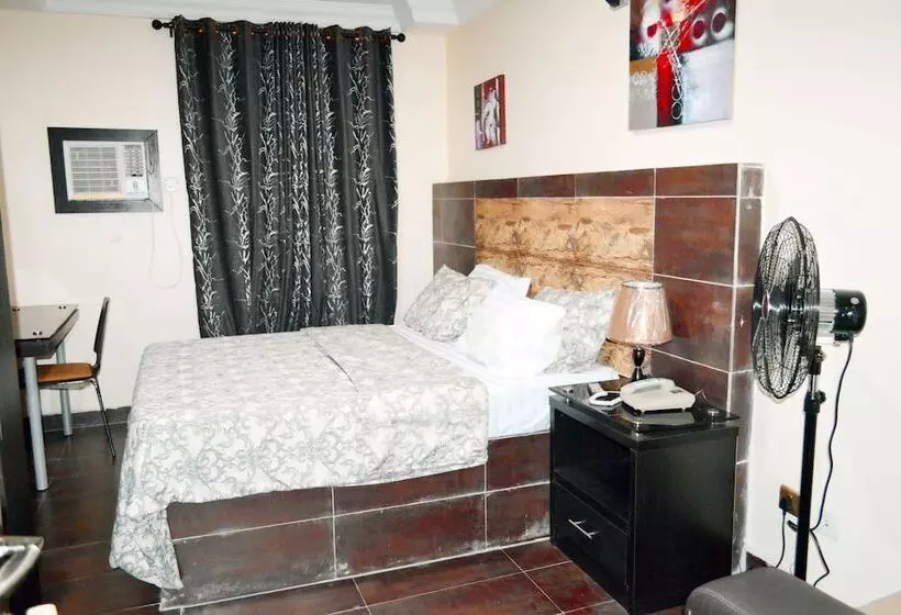 هتل Inglesias Suites