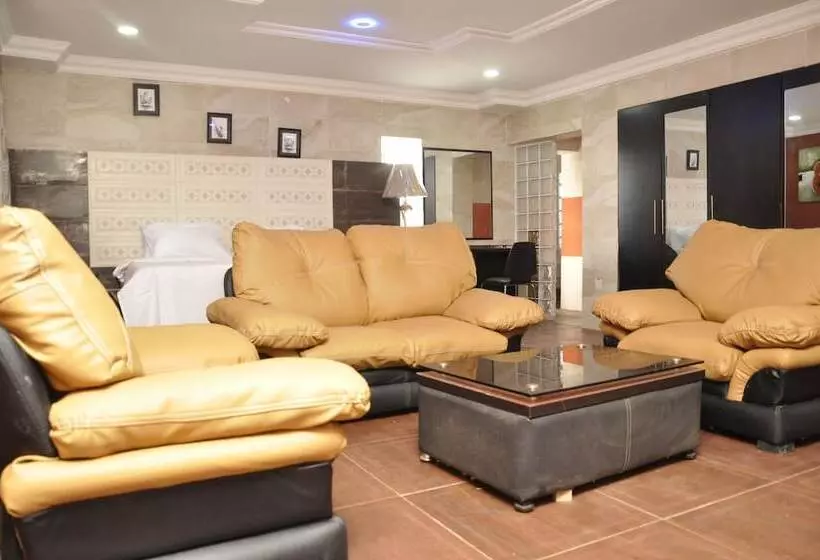 هتل Inglesias Suites