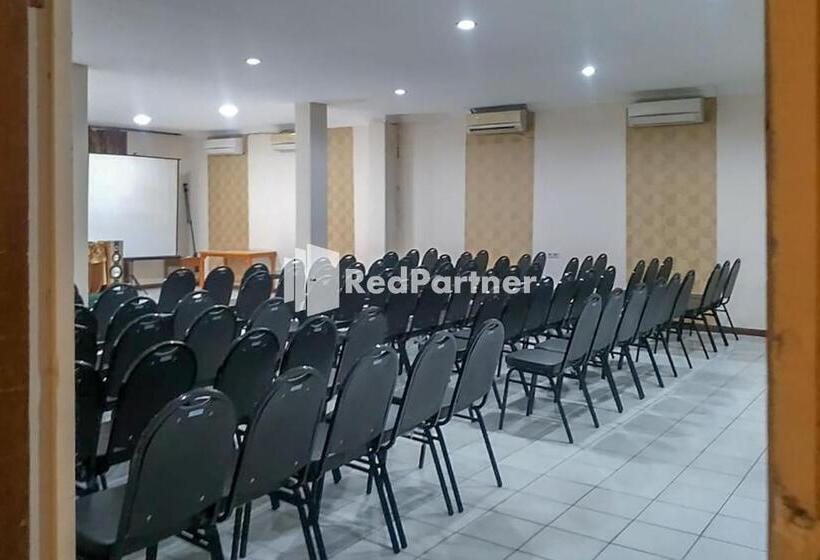 فندق Palu City Guest House Mitra Reddoorz
