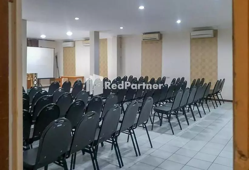 ホテル Palu City Guest House Mitra Reddoorz