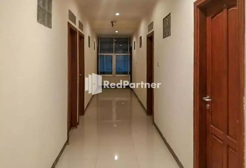 ホテル Palu City Guest House Mitra Reddoorz