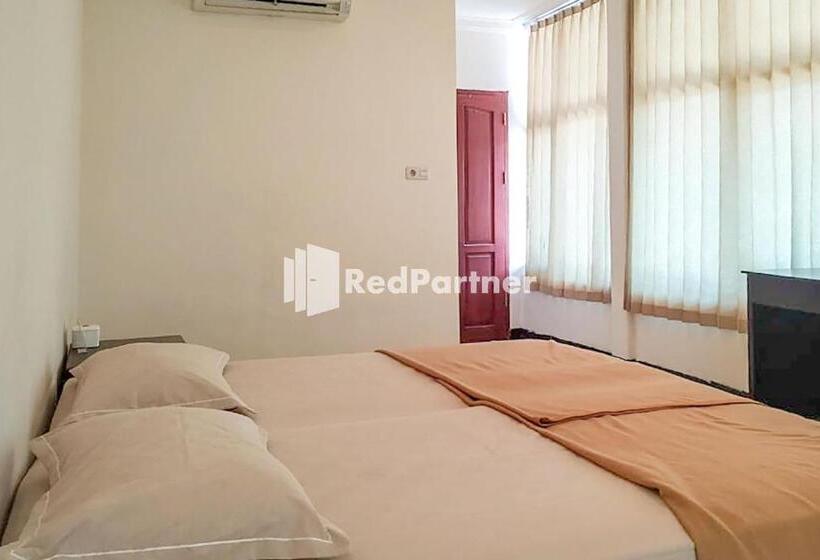 فندق Palu City Guest House Mitra Reddoorz