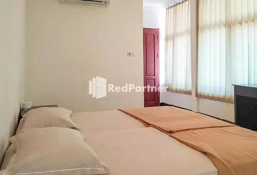 ホテル Palu City Guest House Mitra Reddoorz