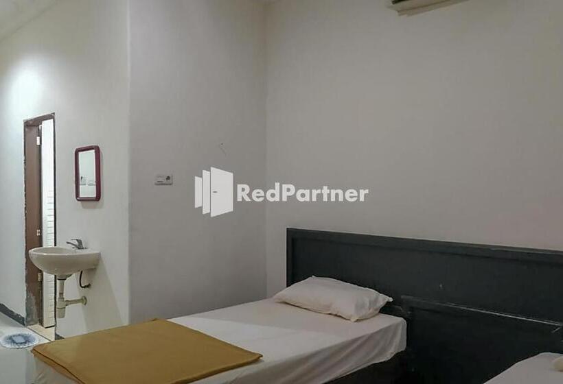 فندق Palu City Guest House Mitra Reddoorz