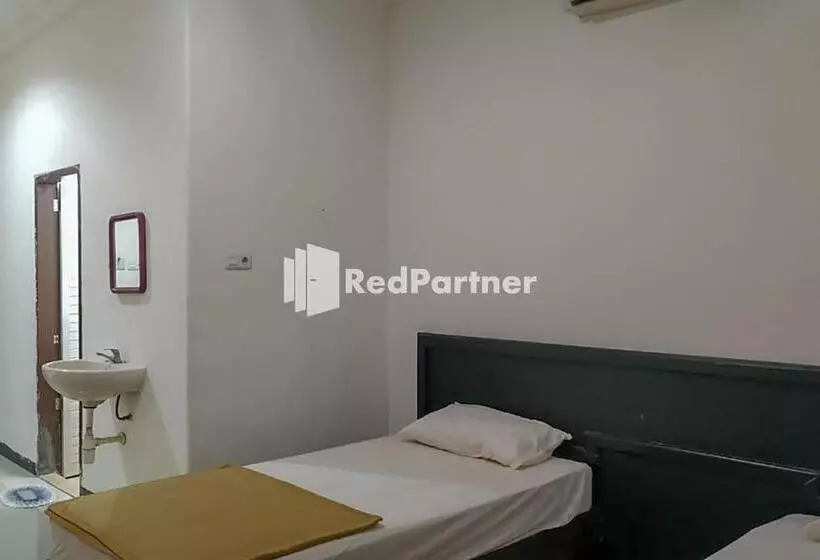 ホテル Palu City Guest House Mitra Reddoorz