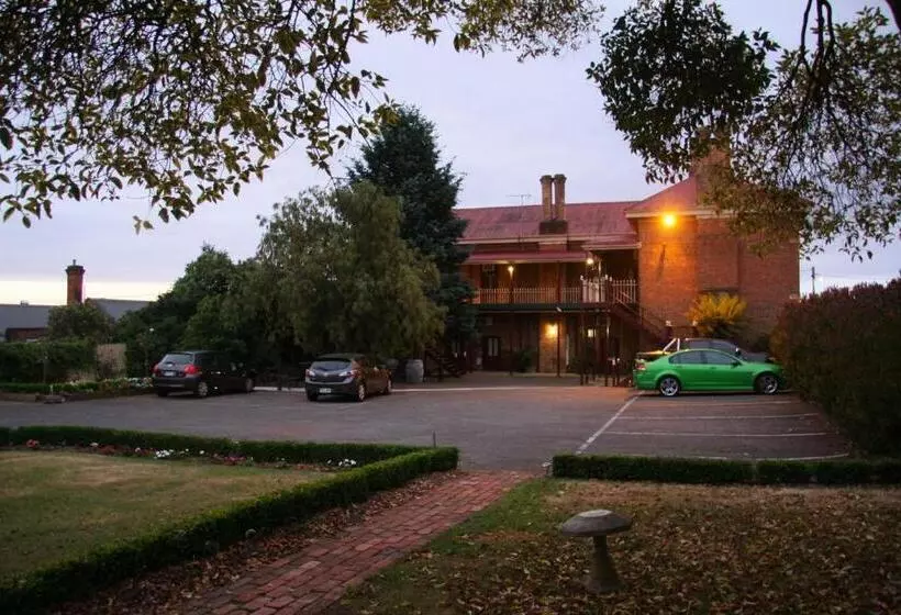 ホテル Central Springs Inn