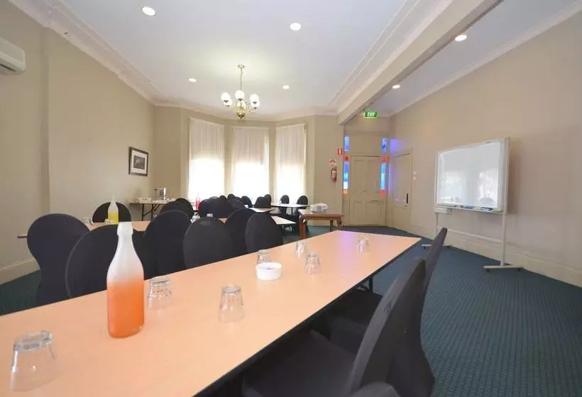 ホテル Central Springs Inn