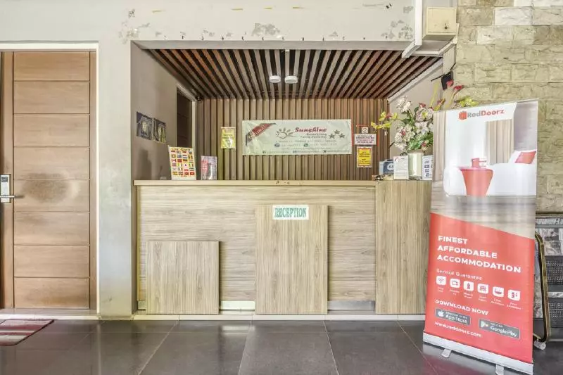 ホテル Sunshine Family Homestay Near Terminal 1 Juanda Airport