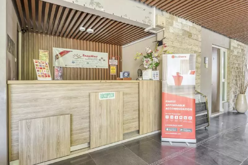ホテル Sunshine Family Homestay Near Terminal 1 Juanda Airport