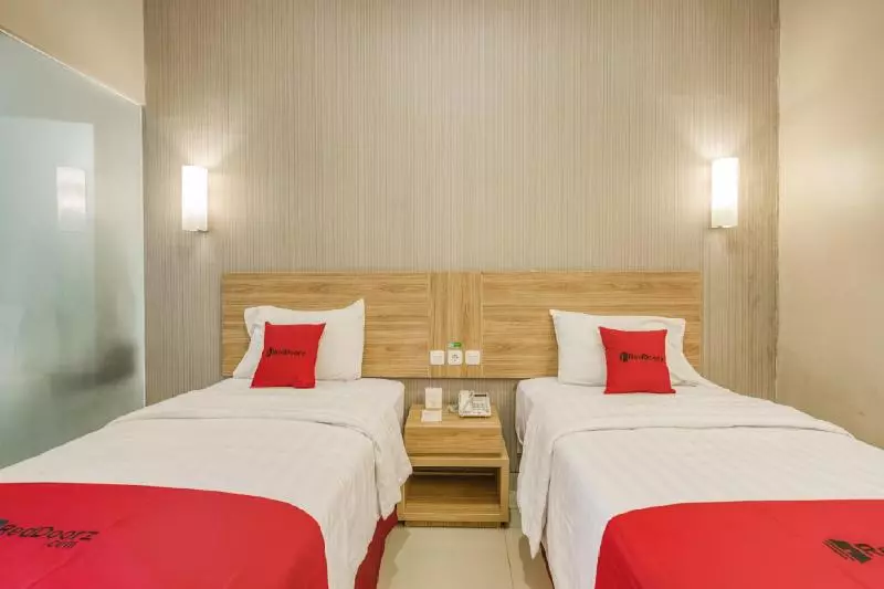 ホテル Sunshine Family Homestay Near Terminal 1 Juanda Airport