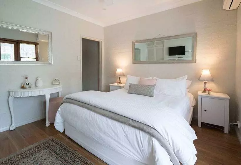 ホテル Thistle Hill Guesthouse   Walk To Many Wineries And Restaurants