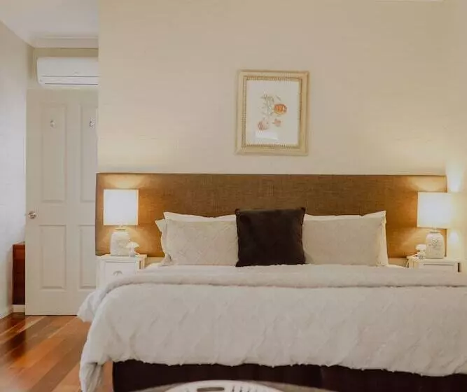 ホテル Thistle Hill Guesthouse   Walk To Many Wineries And Restaurants