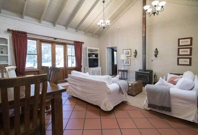 ホテル Thistle Hill Guesthouse   Walk To Many Wineries And Restaurants